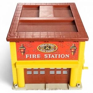 Vintage Fisher Price Play Family Fire Station – 1970s Classic Toy 🚒